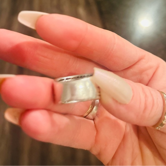 Dazzling Silver Women's Ring - Picture 4 of 6